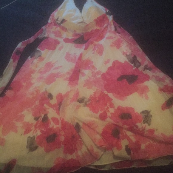 A beautiful flower pink and white dress! - Picture 3 of 4